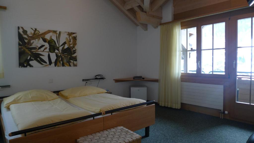 Hotel Crystal Lauterbrunnen Room photo